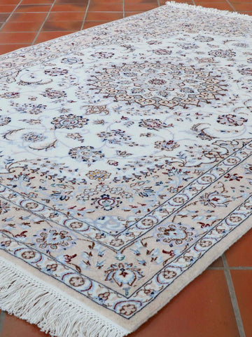 Fine handmade Oriental Nain rug - 306301