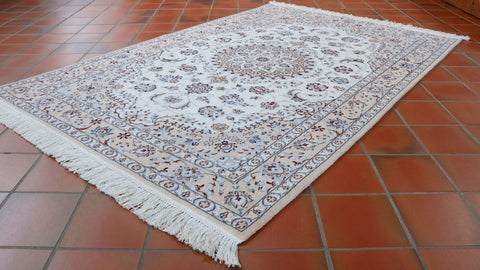 Fine handmade Oriental Nain rug - 306301