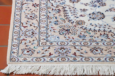 Fine handmade Oriental Nain rug - 306301
